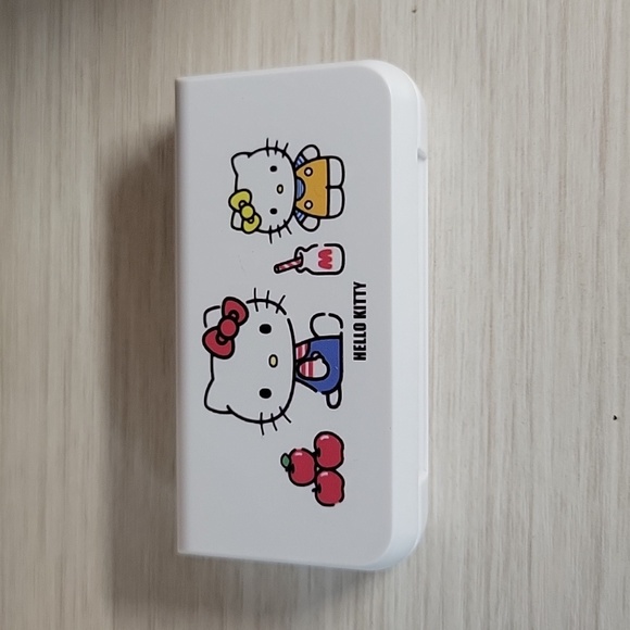 🔥LAST ONE🔥 HELLO KITTY HINGED TRAVEL BOX - Picture 4 of 4